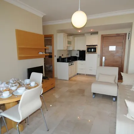 Gold City Apartment